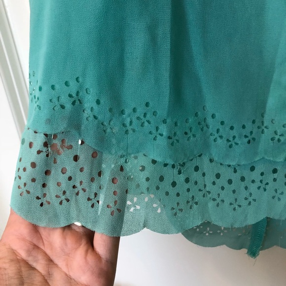 Sleeveless Low/Open back top - Picture 3 of 3